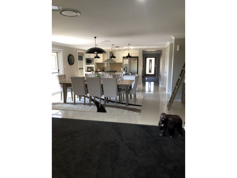 142 Rossi Drive, Orange NSW 2800