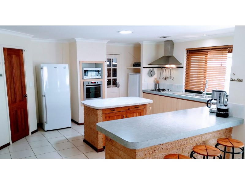 13 La Estrada Way, Port Kennedy WA 6172