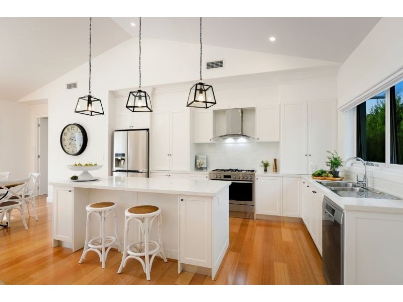 1 Glenrowan Grove, Bowral NSW 2576