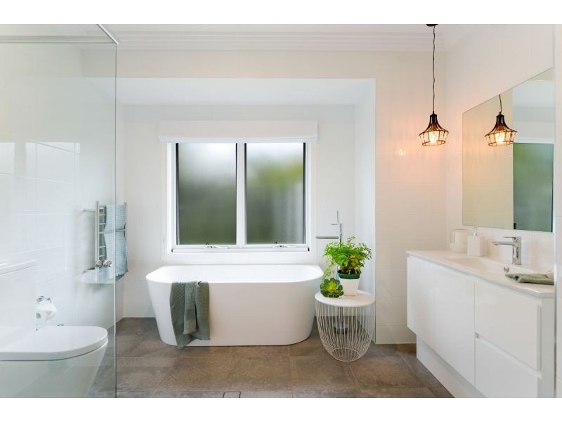 1 Glenrowan Grove, Bowral NSW 2576