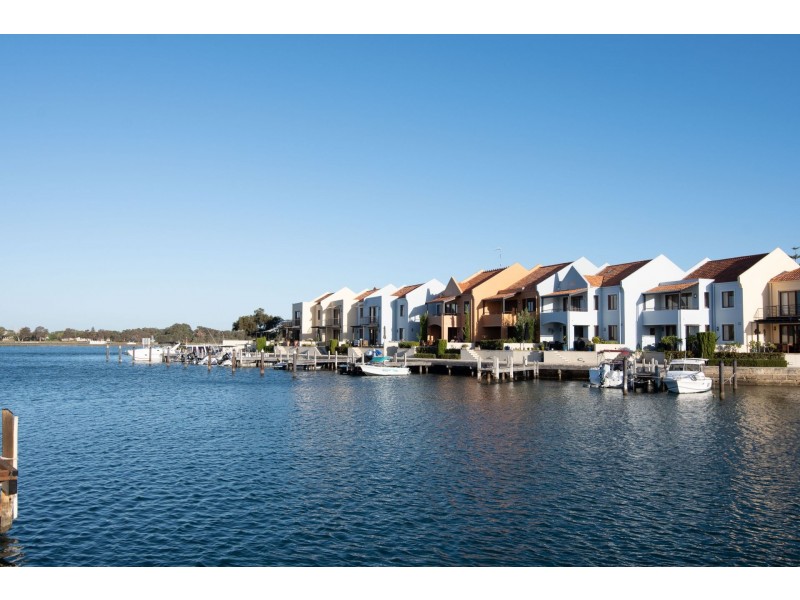 8//40 Rialto Place, Halls Head WA 6210