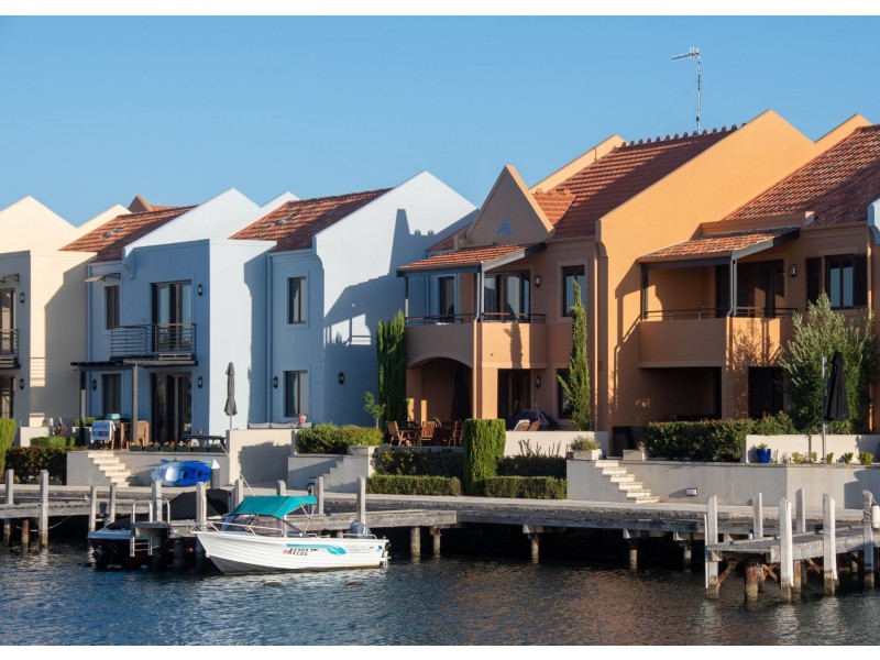 8//40 Rialto Place, Halls Head WA 6210