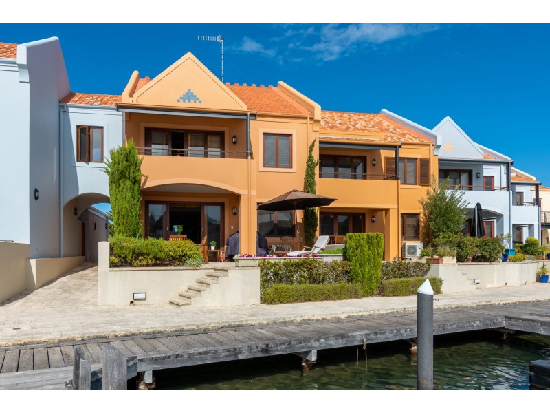 8//40 Rialto Place, Halls Head WA 6210