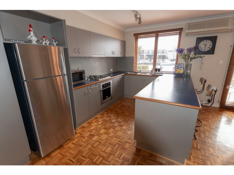 8//40 Rialto Place, Halls Head WA 6210