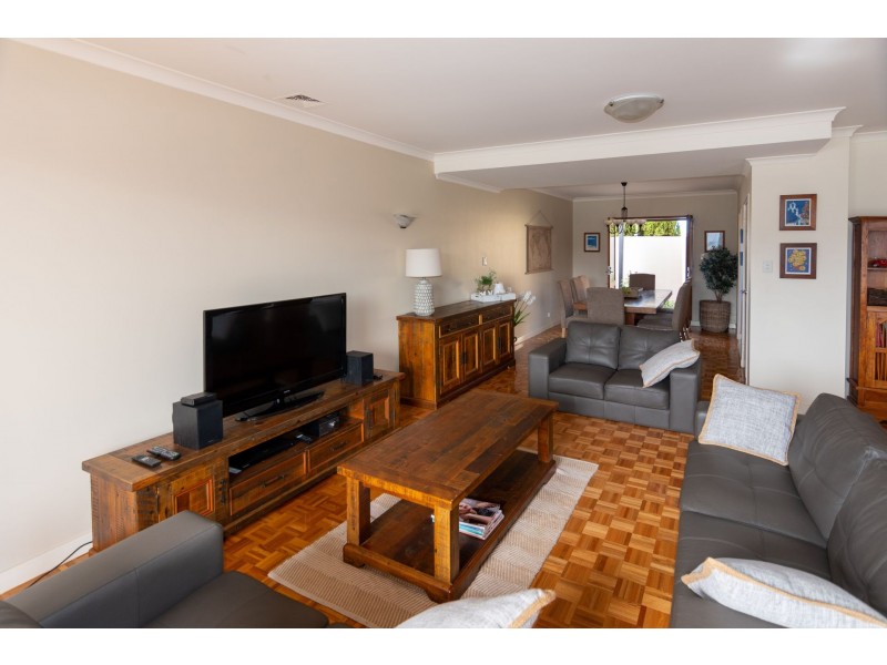 8//40 Rialto Place, Halls Head WA 6210