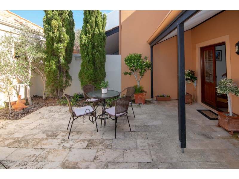 8//40 Rialto Place, Halls Head WA 6210