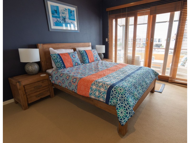 8//40 Rialto Place, Halls Head WA 6210