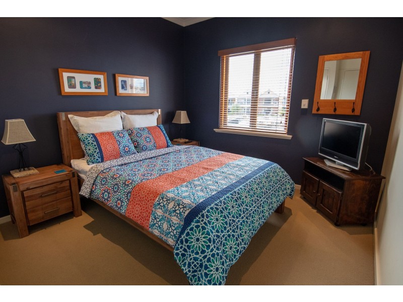 8//40 Rialto Place, Halls Head WA 6210