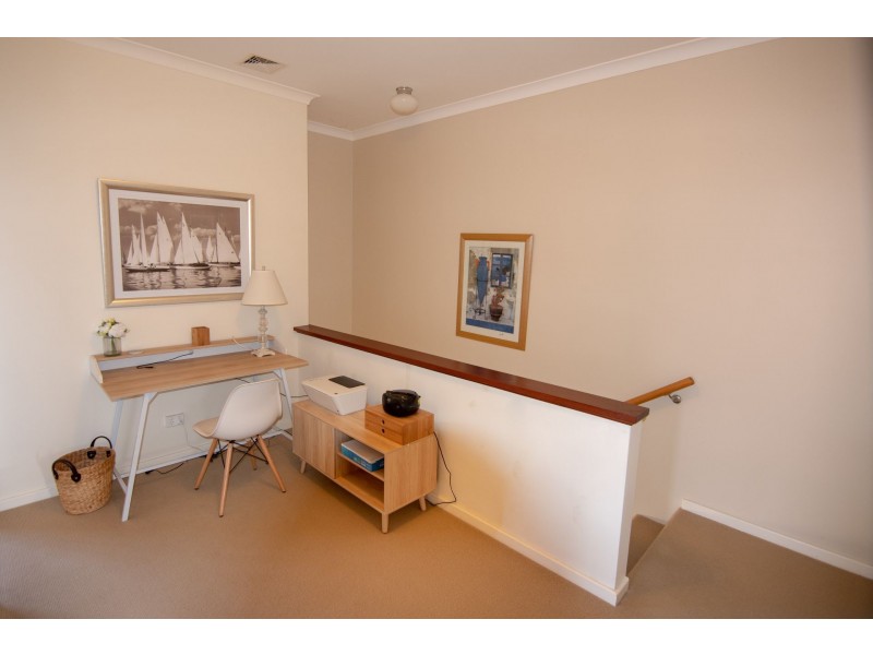 8//40 Rialto Place, Halls Head WA 6210