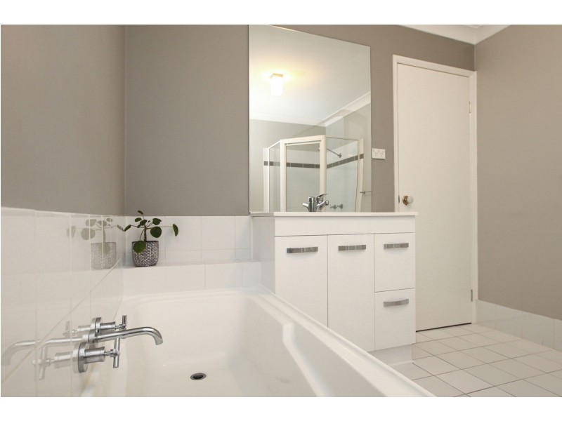 1050/6 Crestridge Crescent, Oxenford QLD 4210