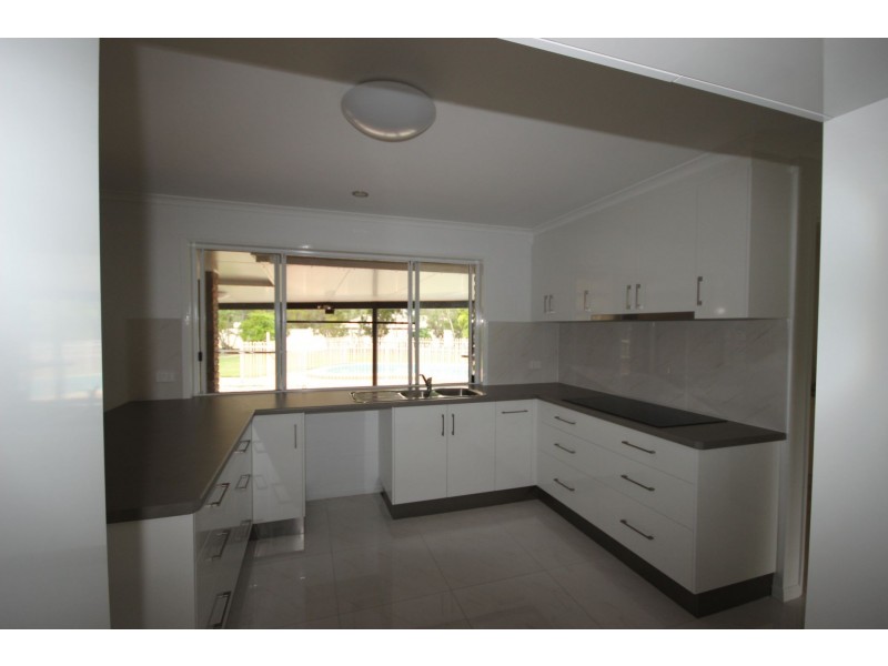 12 Cunningham Drive, Emerald QLD 4720