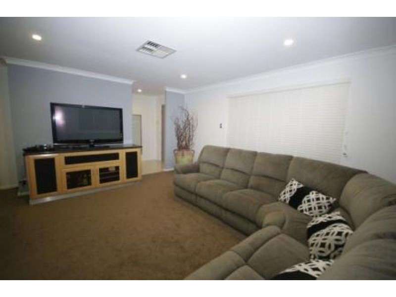 169 Twickenham Drive, Kingsley WA 6026