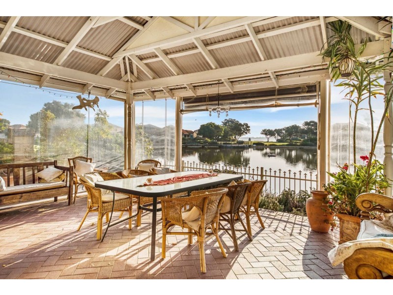 4 Pickworth Retreat, Pelican Point WA 6230