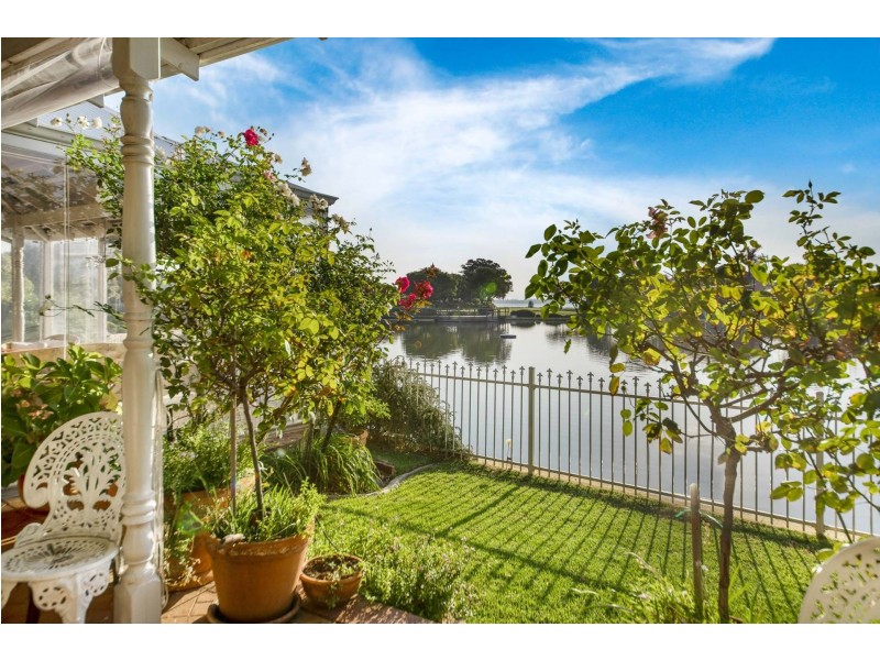 4 Pickworth Retreat, Pelican Point WA 6230