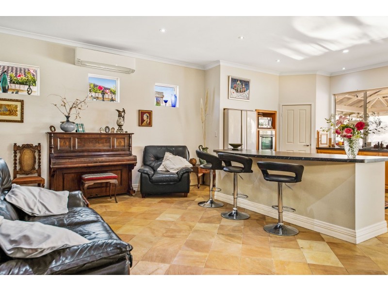 4 Pickworth Retreat, Pelican Point WA 6230