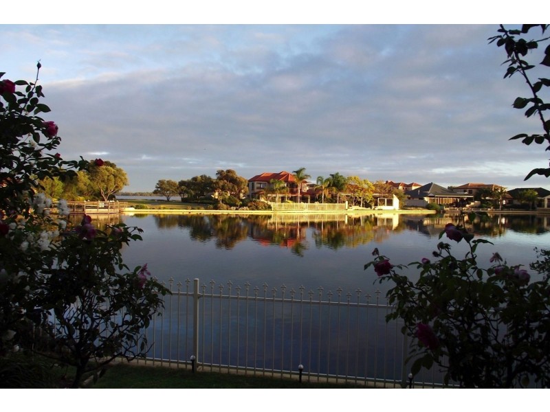 4 Pickworth Retreat, Pelican Point WA 6230
