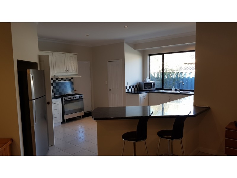 130 Grand Ocean Blvd, Port Kennedy WA 6172