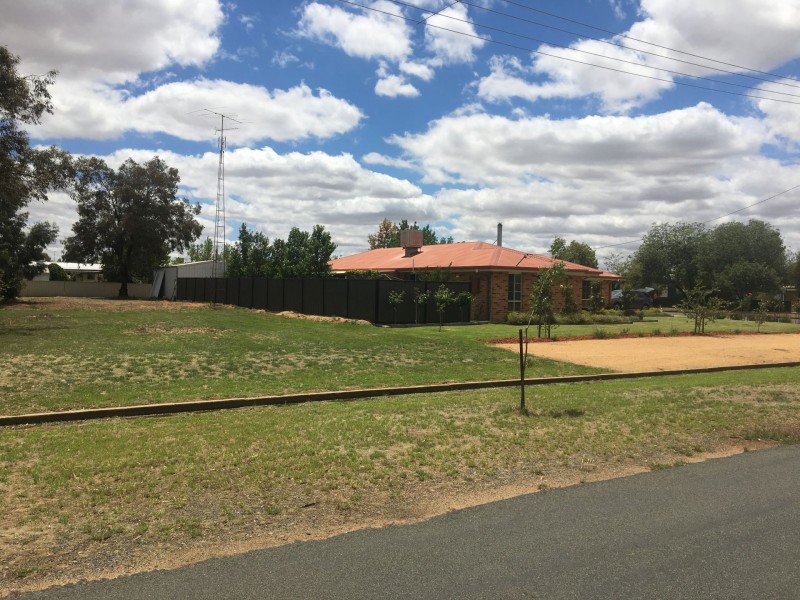 17 Brookong Street, Lockhart NSW 2656