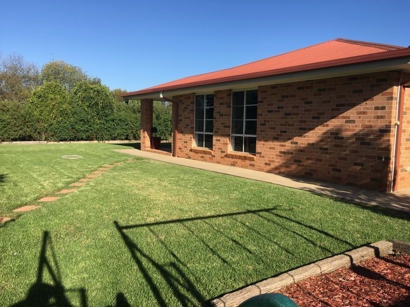 17 Brookong Street, Lockhart NSW 2656