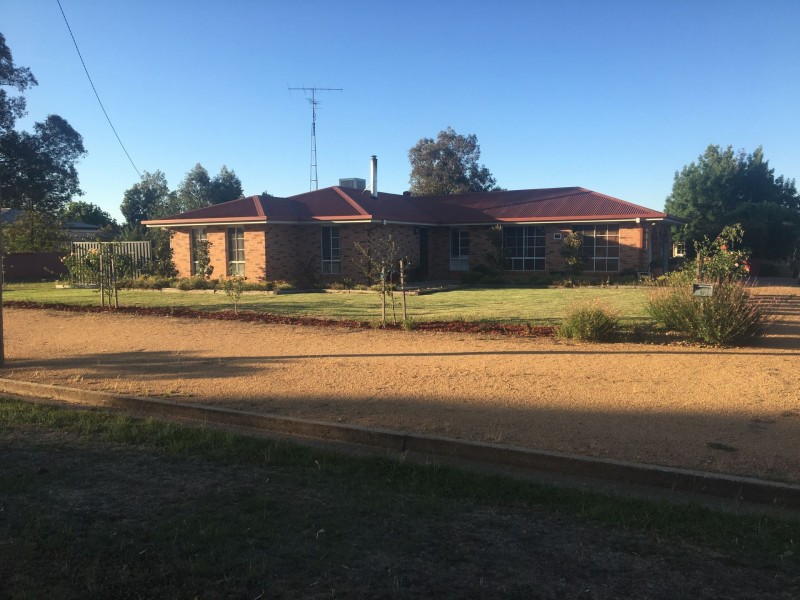 17 Brookong Street, Lockhart NSW 2656