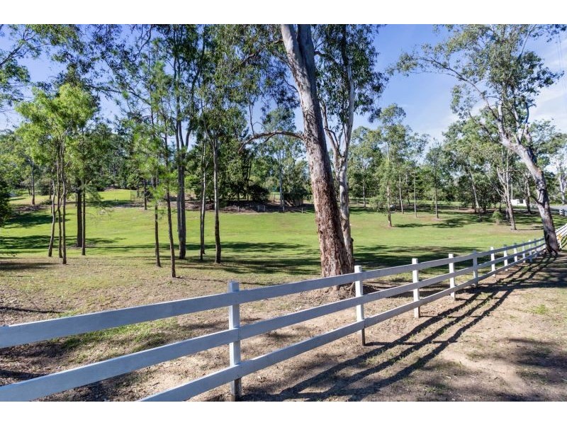 21 Rafting Ground Rd, Brookfield QLD 4069