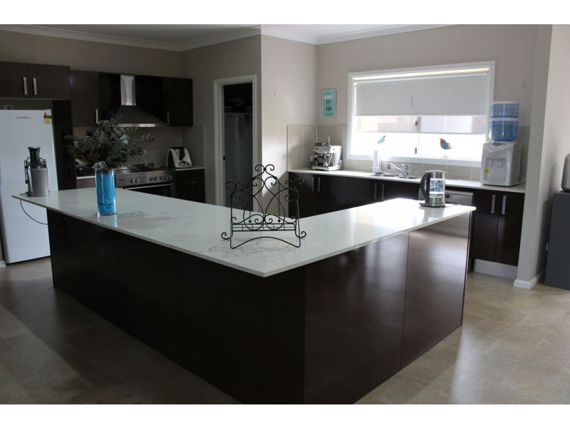 8 Bob Acheson Avenue, Forbes NSW 2871