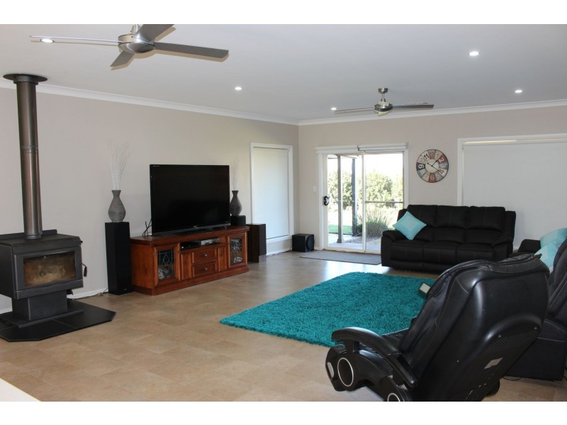 8 Bob Acheson Avenue, Forbes NSW 2871