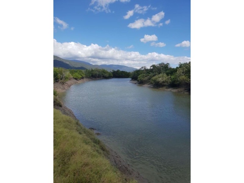 155 Crocodile creek rd, Cape Cleveland QLD 4810