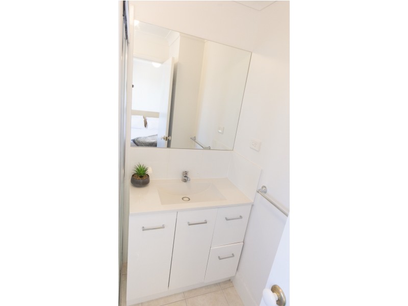 17/7-9 Illawong St, Chevron Island QLD 4217