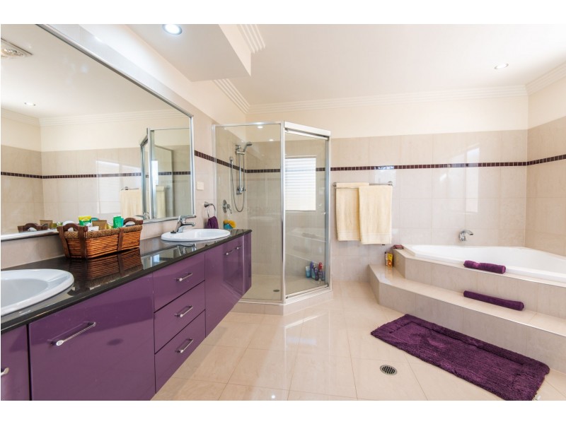 4 Sonienda Place, Bridgeman Downs QLD 4035