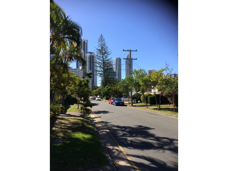 2/20 Leonard Avenue, Surfers Paradise QLD 4217
