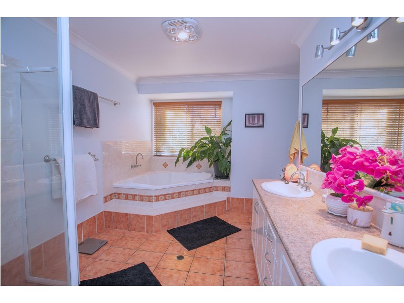 10 Traverston Court, Preston QLD 4352