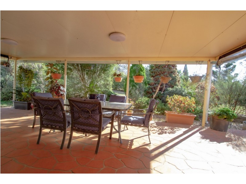10 Traverston Court, Preston QLD 4352