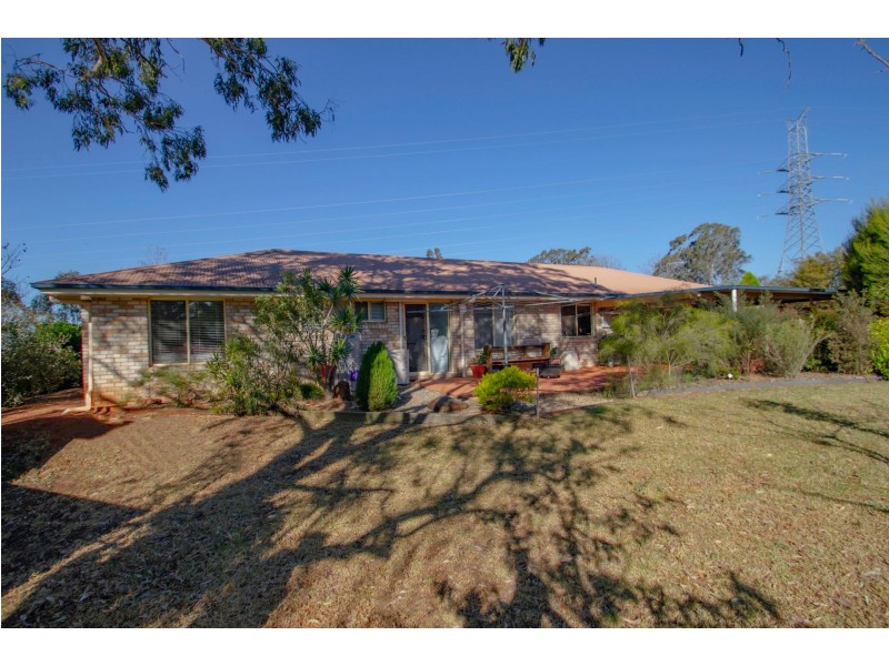 10 Traverston Court, Preston QLD 4352