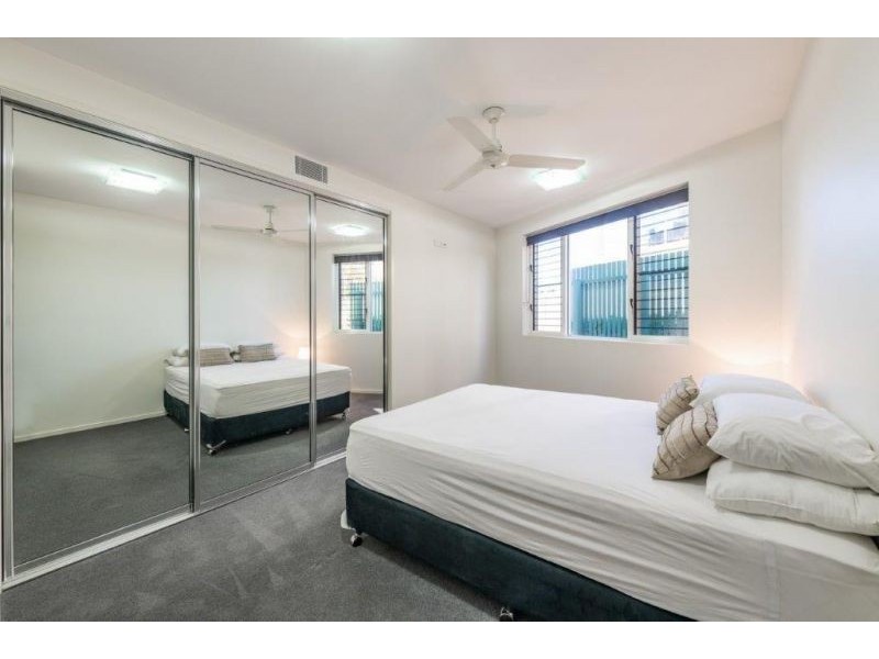1/13 Esplanade, Bargara QLD 4670