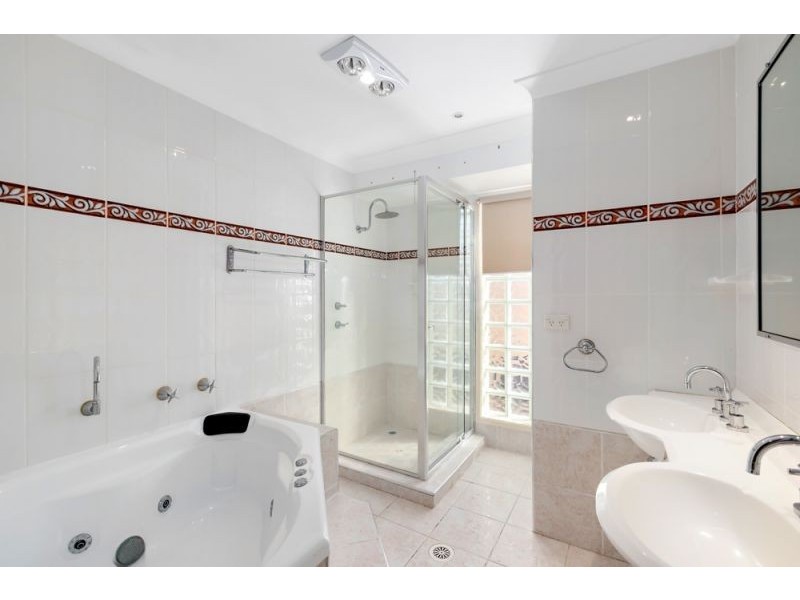 10 Keel Street, Birkdale QLD 4159