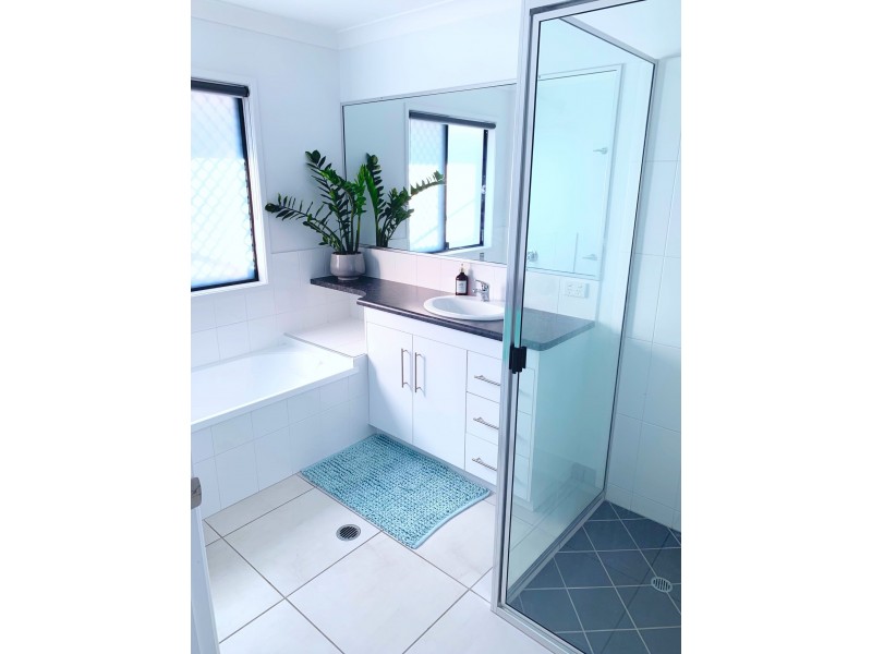 17 Canecutters drive, Ooralea QLD 4740