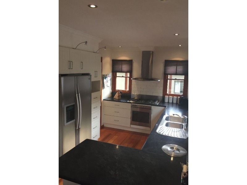13 Malunna Road, Lindisfarne TAS 7015
