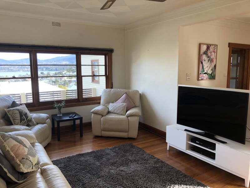 13 Malunna Road, Lindisfarne TAS 7015