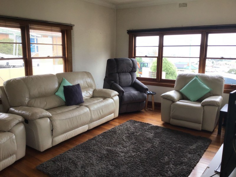 13 Malunna Road, Lindisfarne TAS 7015