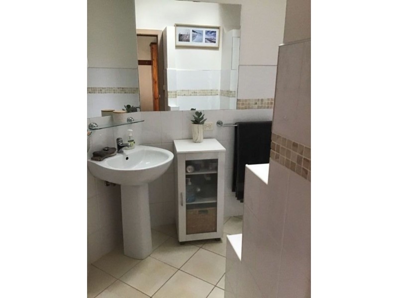 13 Malunna Road, Lindisfarne TAS 7015