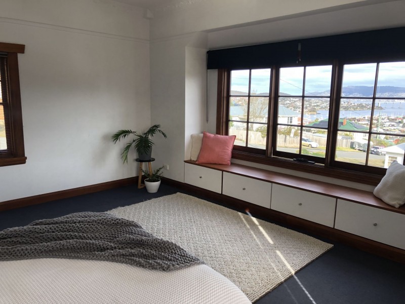 13 Malunna Road, Lindisfarne TAS 7015