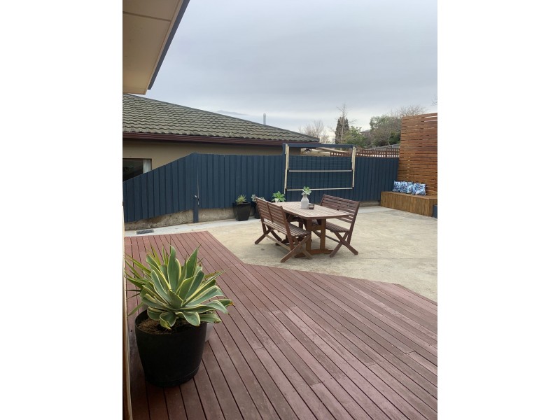 13 Malunna Road, Lindisfarne TAS 7015