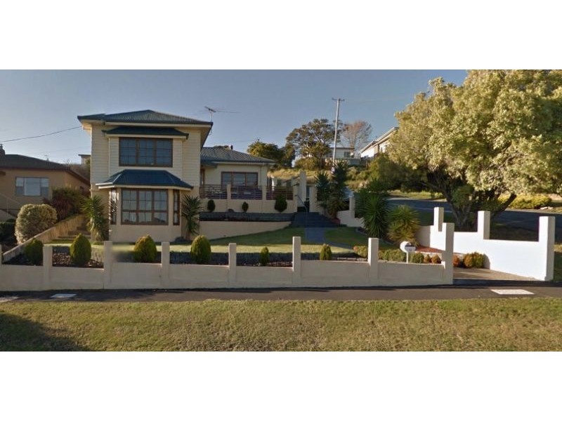 13 Malunna Road, Lindisfarne TAS 7015