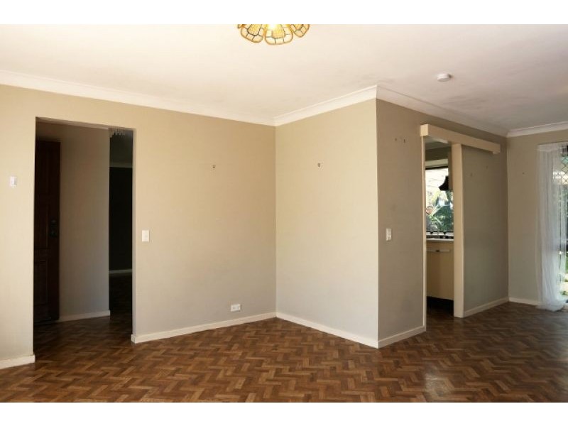 19 Parkroyal Crescent, Regents Park QLD 4118