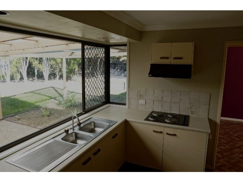 19 Parkroyal Crescent, Regents Park QLD 4118