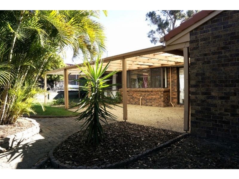 19 Parkroyal Crescent, Regents Park QLD 4118