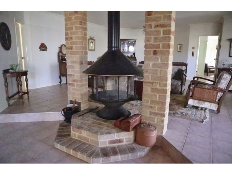 1 Beaufortia Crescent, Ellenbrook WA 6069
