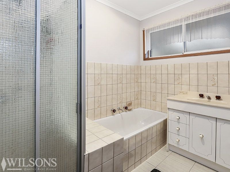 3 Bean Court, Whittington VIC 3219