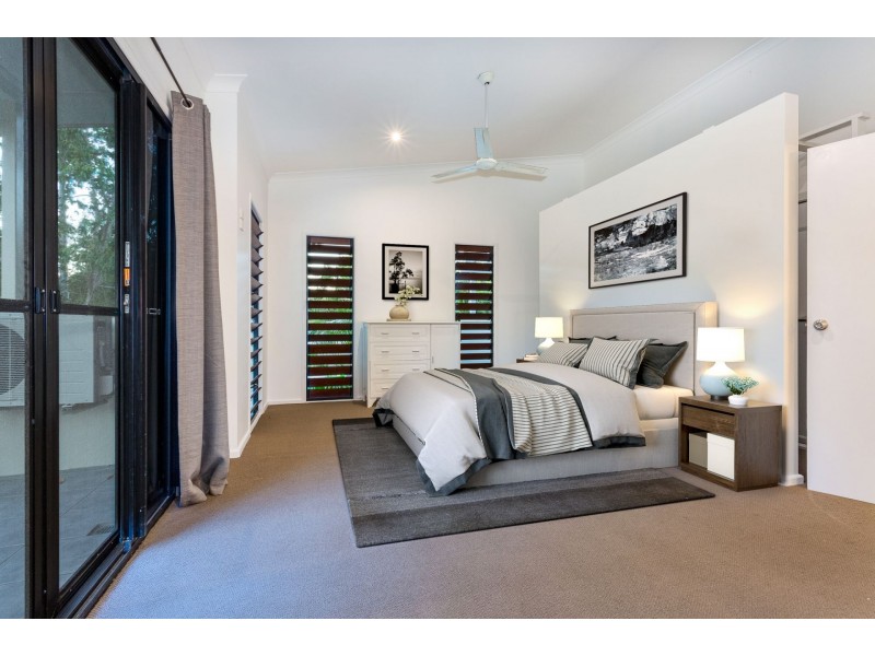 2 Lillian Road, Palm Cove QLD 4879